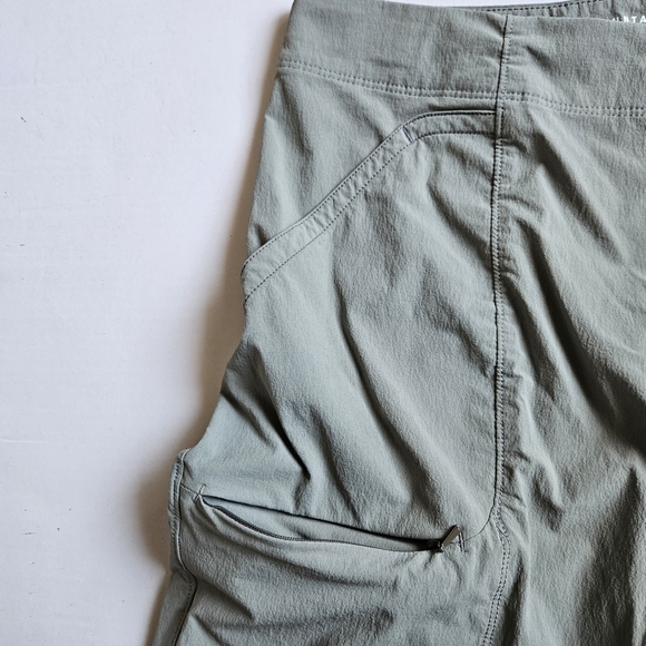 Mountain Hardwear Hiking Shorts - Picture 3 of 6